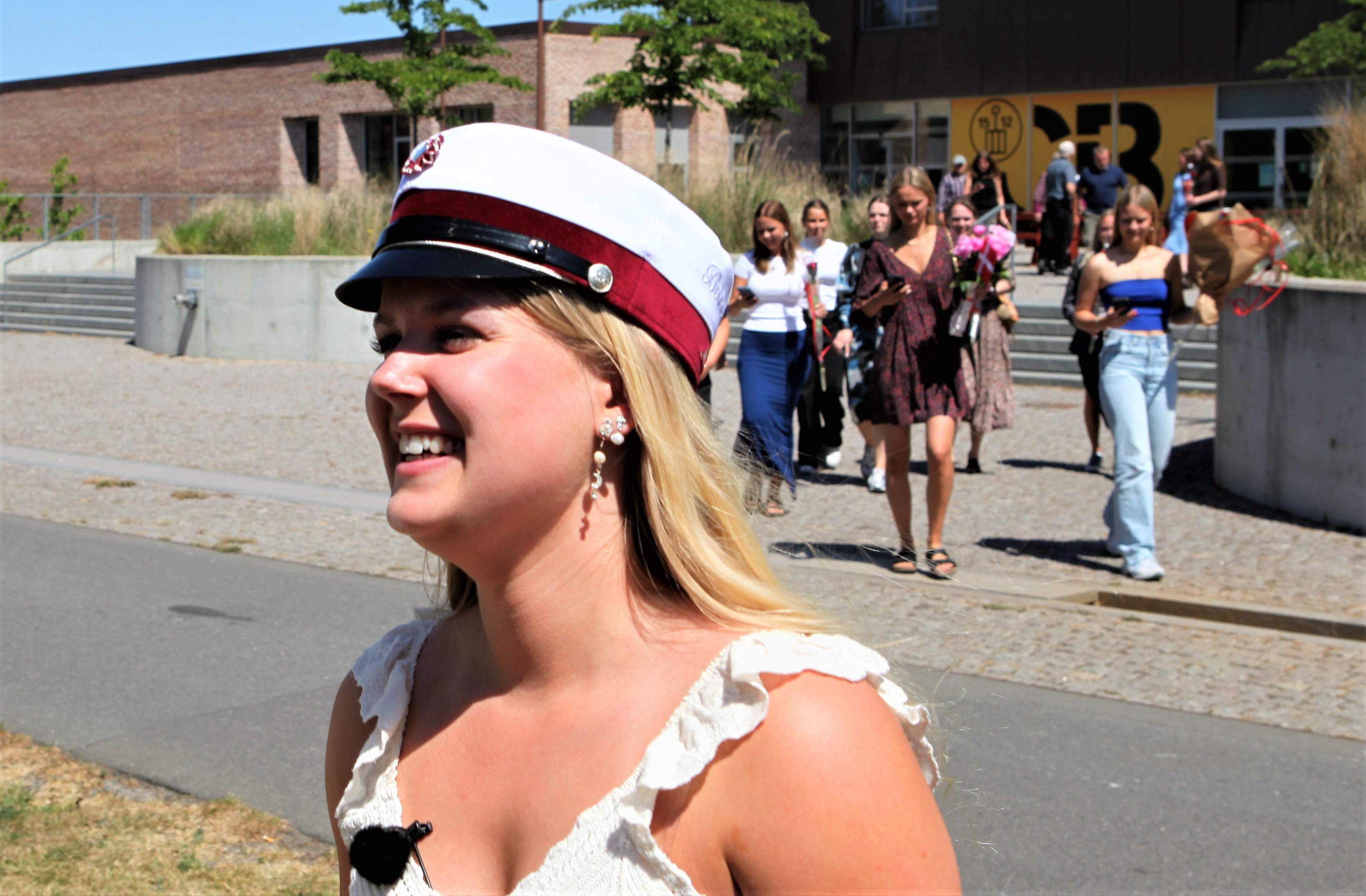 Mia Munch-Jensen fik sin hue som årets første student fra STX